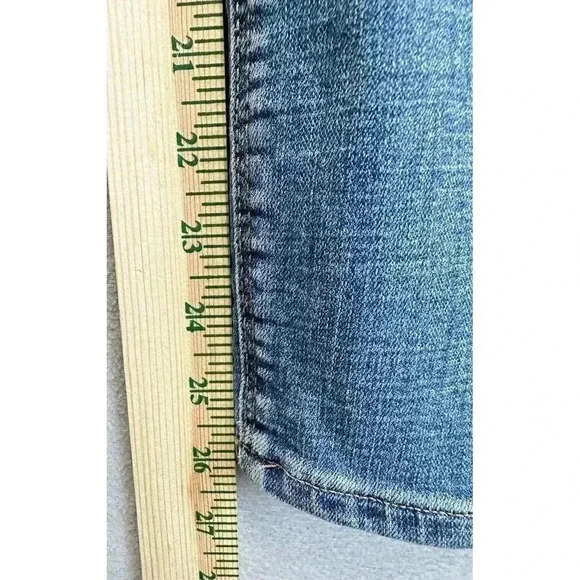 Lucky Brands Jeans Women's Size 2/26‎ Low Rise Faded Wash Lolita Crop Blue Denim - Picture 6 of 11